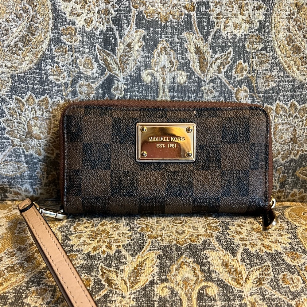 Michael Kors wristlet/Wallet